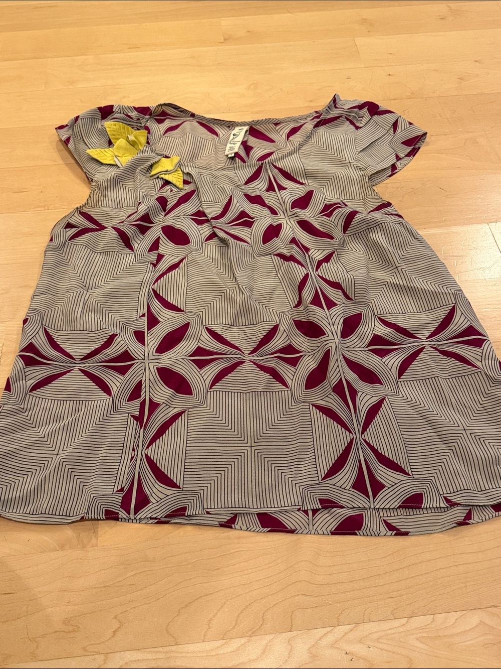 Anthropologie Floreat Abstract
Pinned Through 100% Silk
Blouse size 4